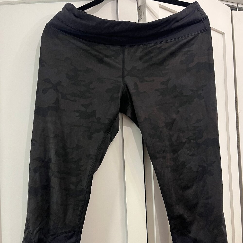Lululemon cropped camo leggings, size 10